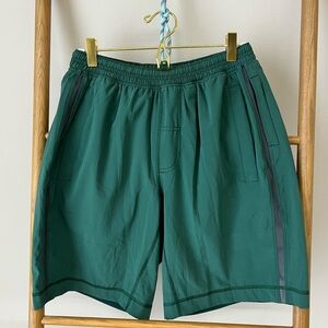 Lululemon Athletica green 9 in. Lined pace breaker Athletic Shorts